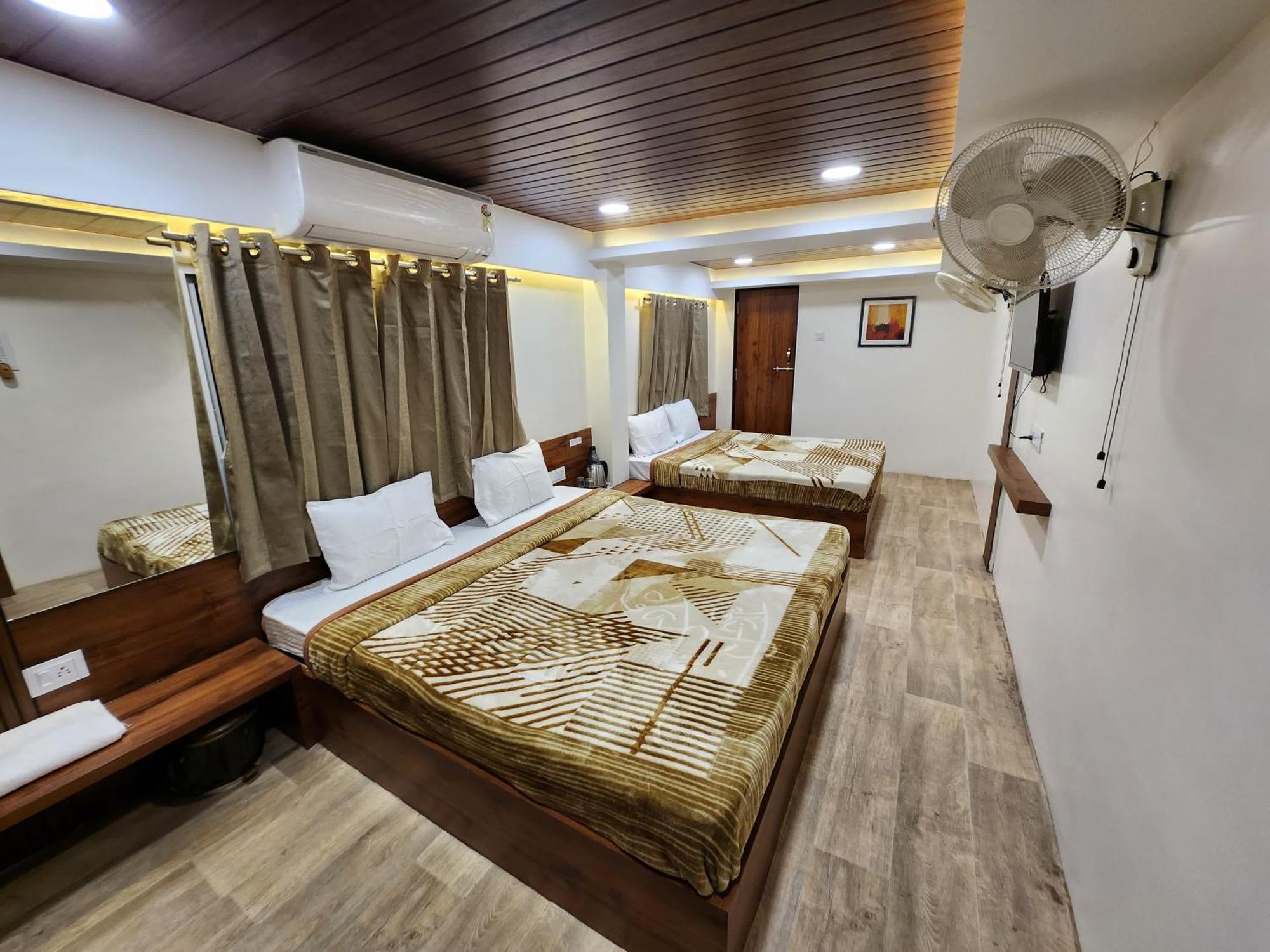Hotel Anantshree Ujjain Ngoại thất bức ảnh