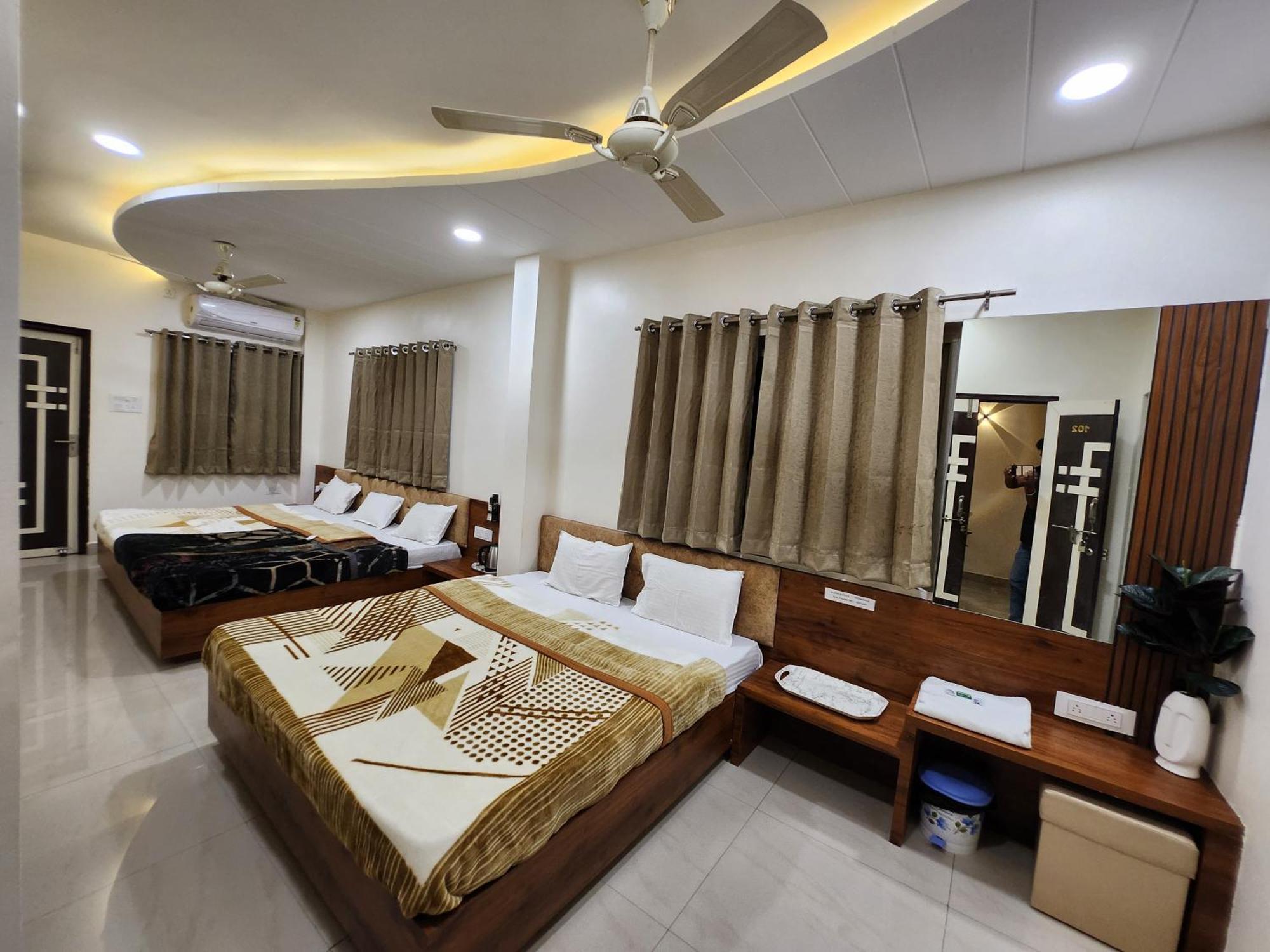 Hotel Anantshree Ujjain Ngoại thất bức ảnh