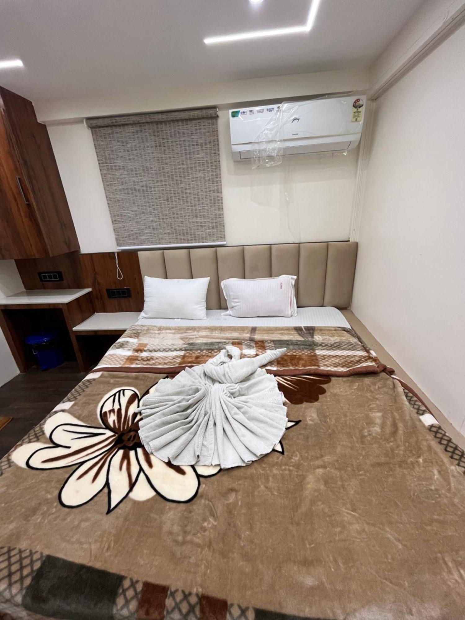 Hotel Anantshree Ujjain Ngoại thất bức ảnh