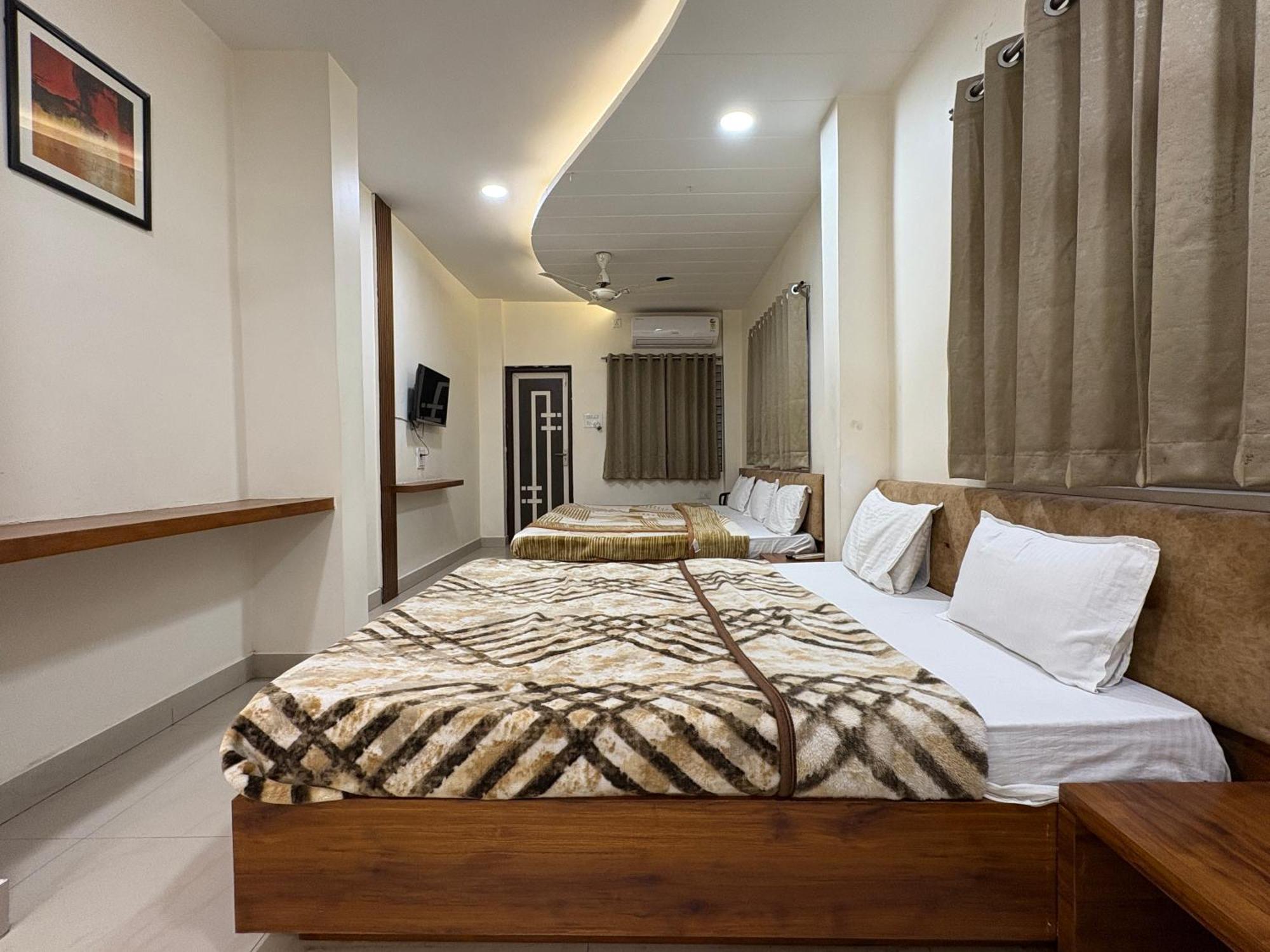 Hotel Anantshree Ujjain Ngoại thất bức ảnh