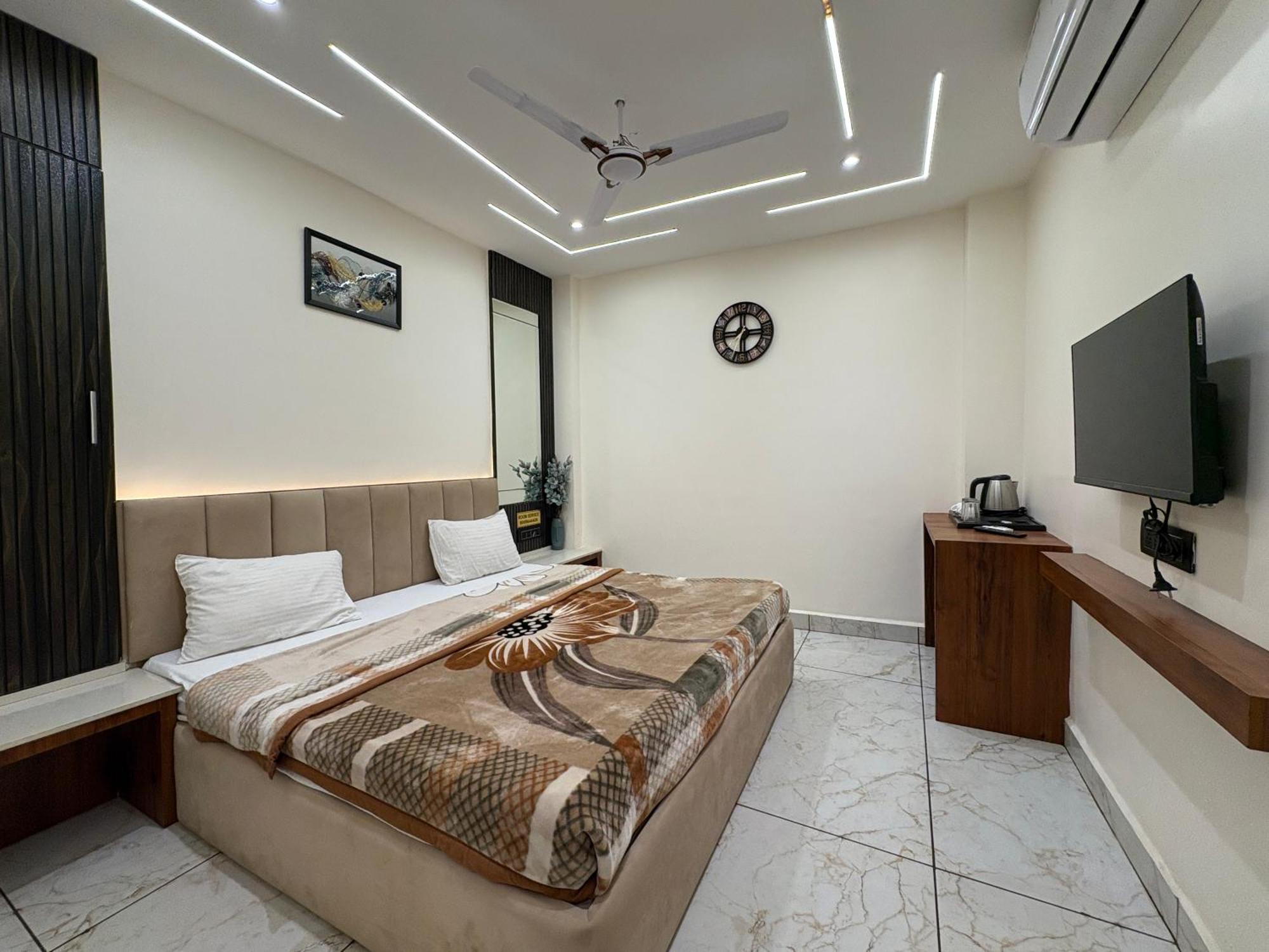 Hotel Anantshree Ujjain Ngoại thất bức ảnh