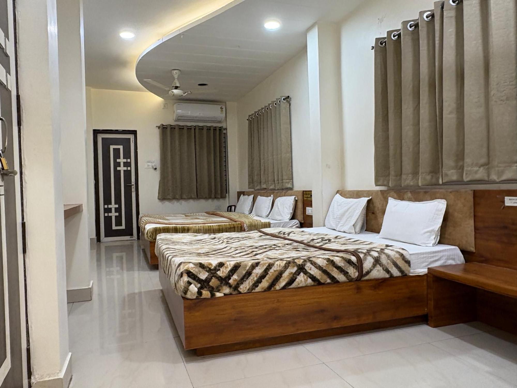 Hotel Anantshree Ujjain Ngoại thất bức ảnh
