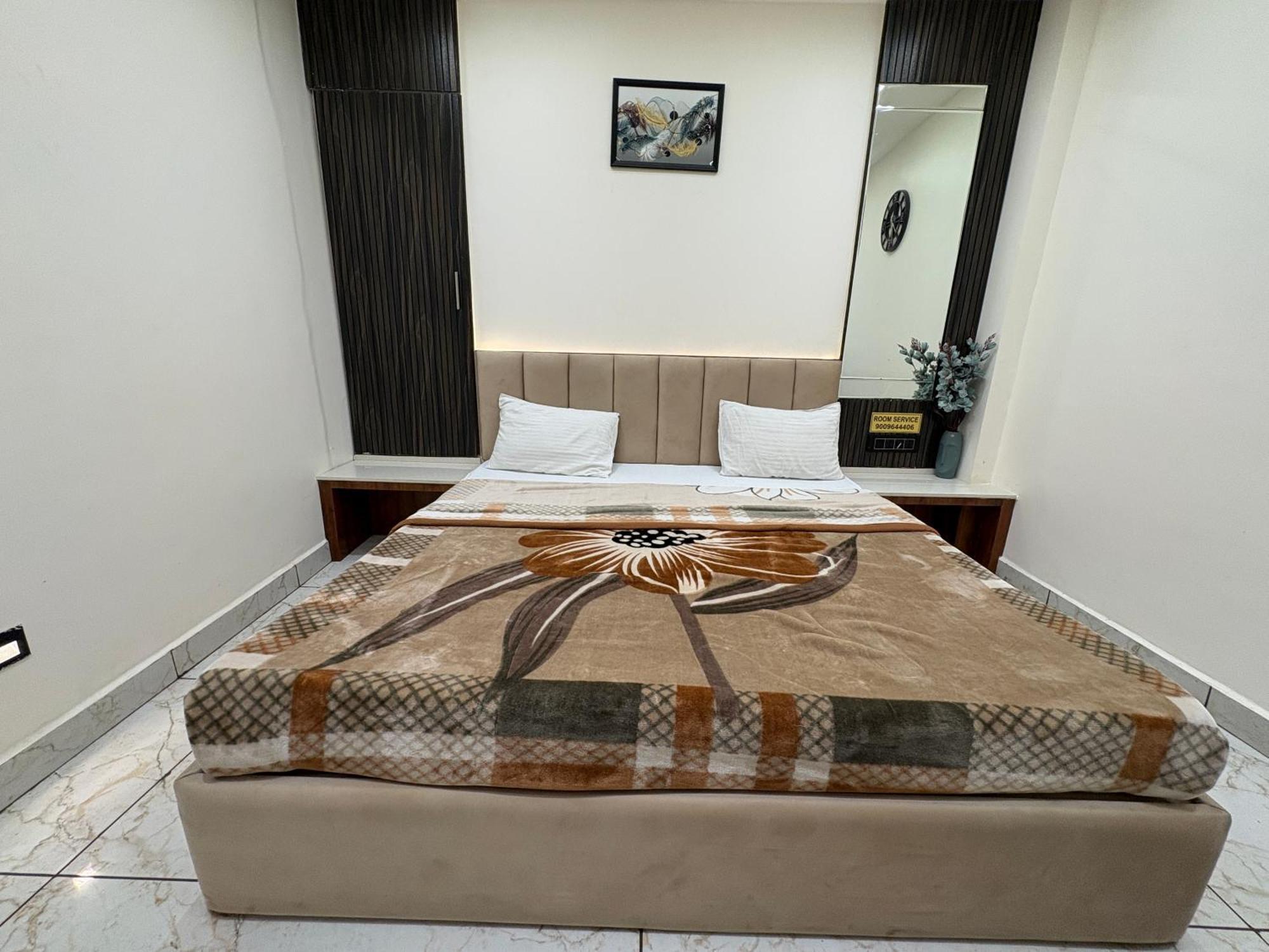 Hotel Anantshree Ujjain Ngoại thất bức ảnh