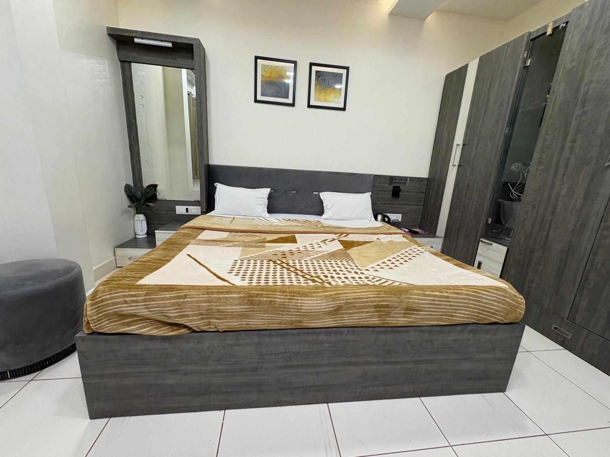 Hotel Anantshree Ujjain Ngoại thất bức ảnh