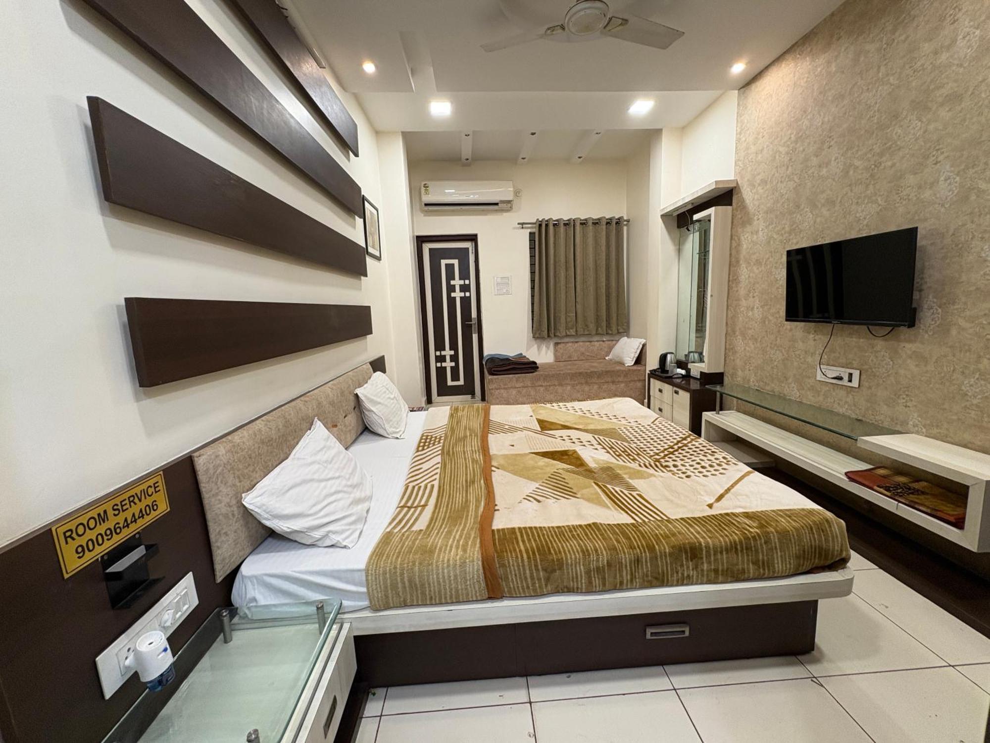 Hotel Anantshree Ujjain Ngoại thất bức ảnh